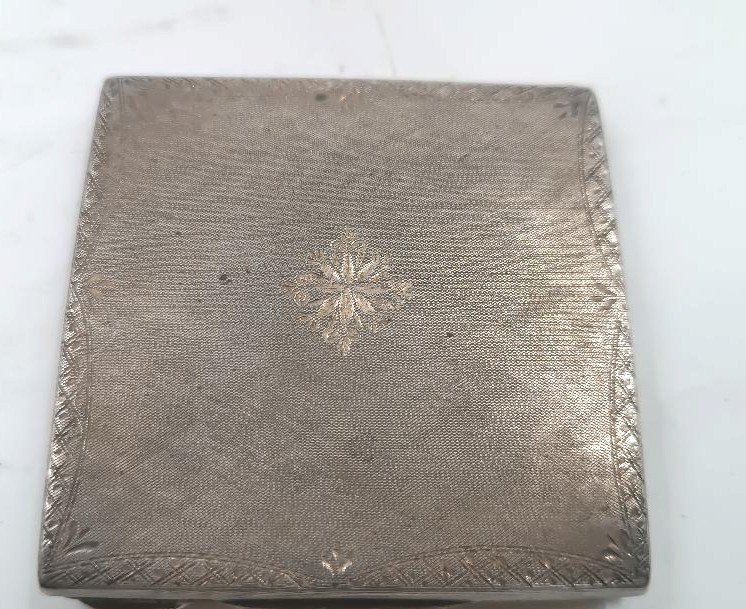 Powder Compact In Chiseled Silver From The Early 1900s - 800 Fineness-photo-1