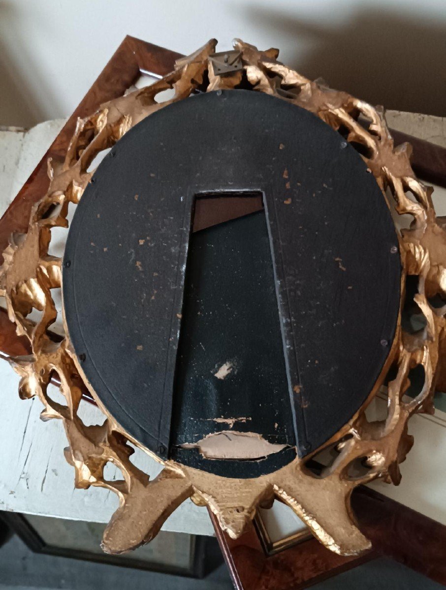 Antique Golden Carved Oval Frame With Portrait Drawing And White Lead Of A Gentleman-photo-4