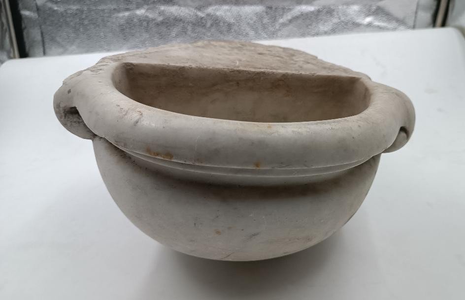 17th Century Tuscan Carrara Marble Stoup