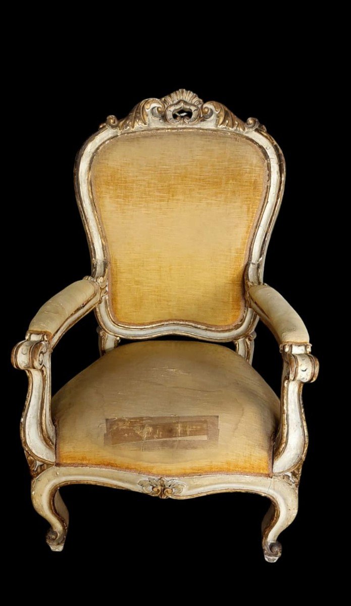 Fauteuil Sculpté En Bois, Laqué Antique Et Doré 18ème Siècle