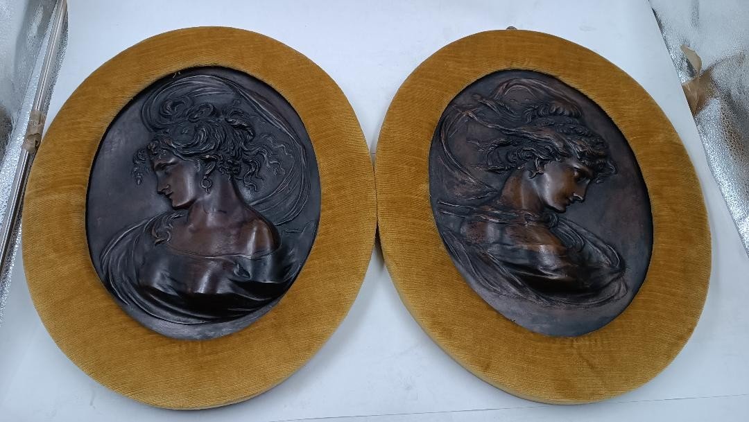 Paire De Reliefs En Bronze Art Nouveau De Visages Féminins