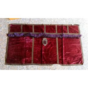 Drap de parade ancien, armoiries Médicis en velours de soie brodé. Italie 17\18ème siècle