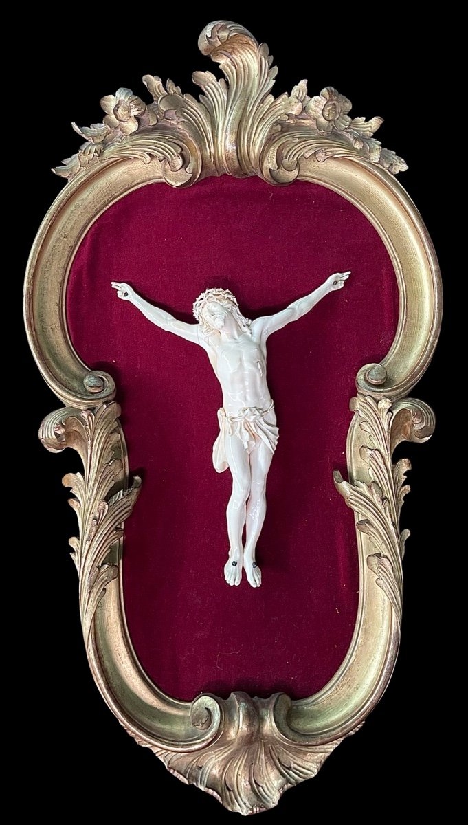 Christ In Ivory On A Rocaille Frame In Gilded Wood. 