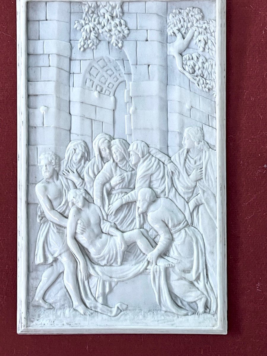 Ivory Bas-relief On Thin Plate Depicting The Deposition Of Christ. -photo-2