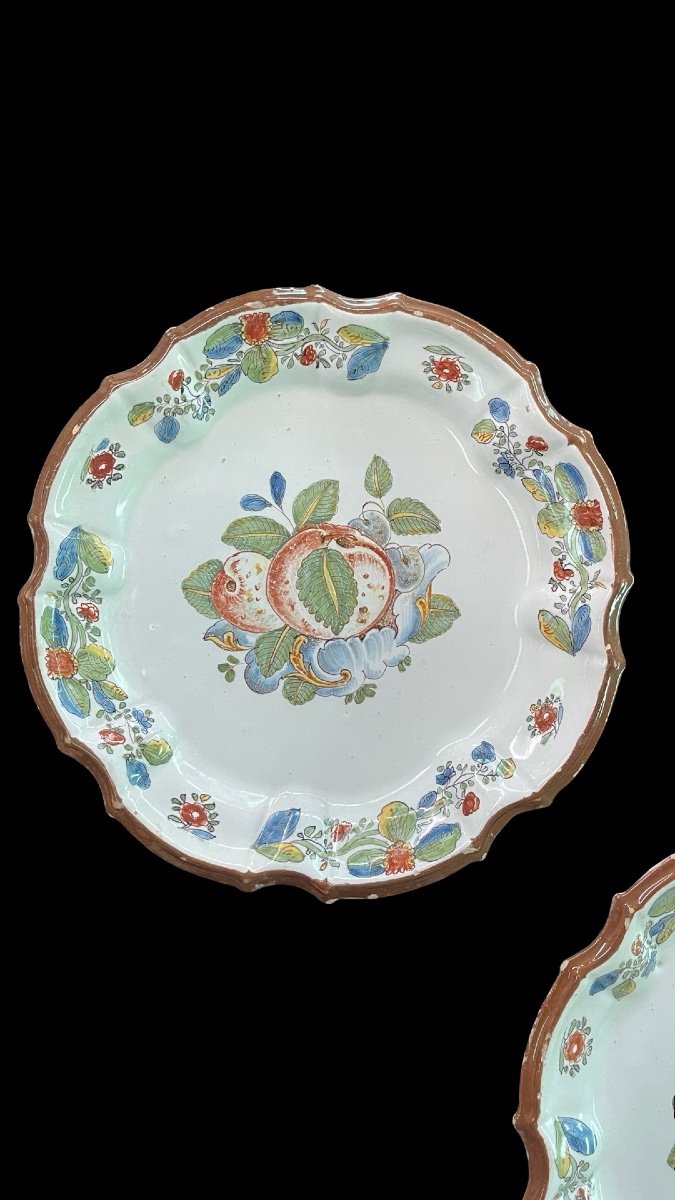 Three Majolica Plates With Lobed Brim And High-fire Decoration Of 'baroque Fruit'. -photo-2