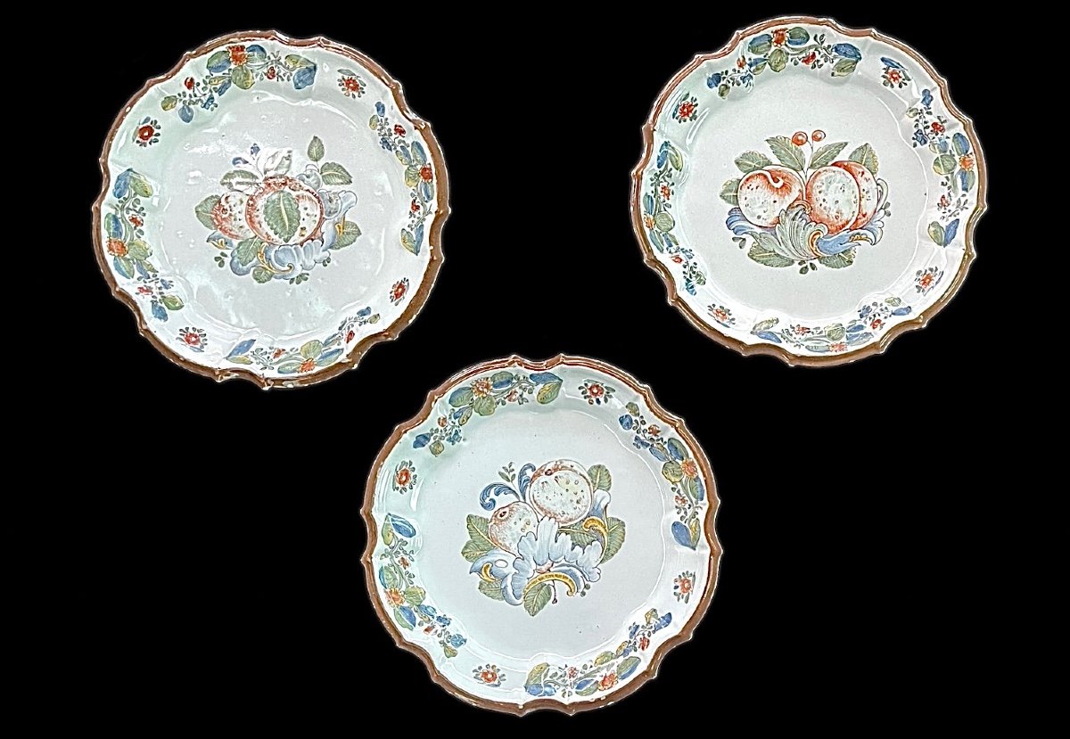 Three Majolica Plates With Lobed Brim And High-fire Decoration Of 'baroque Fruit'. 