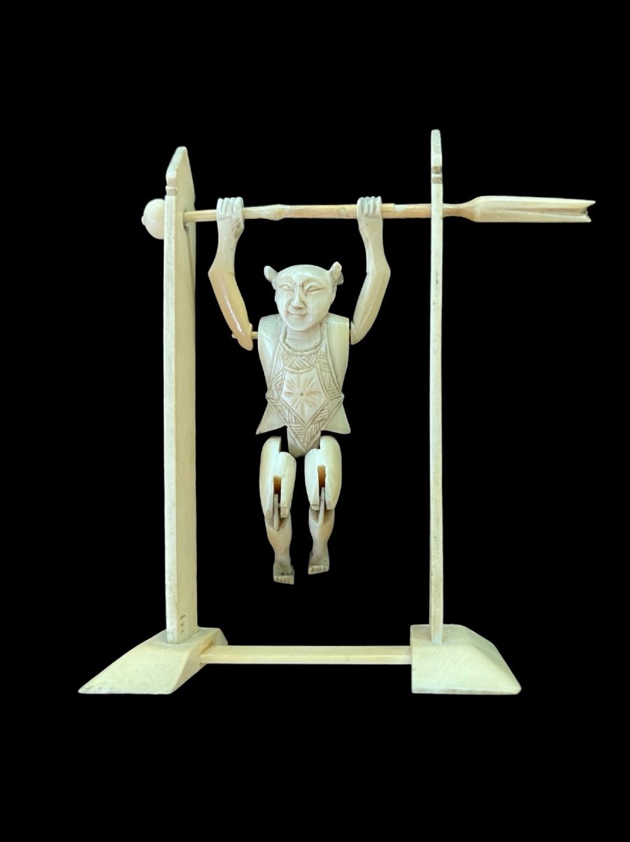 Figurine De Gymnaste Articulée En Ivoire. 