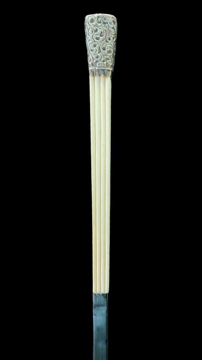 Ivory ‘plume’ Walking Stick With Square Section With Vertical Engravings -photo-2