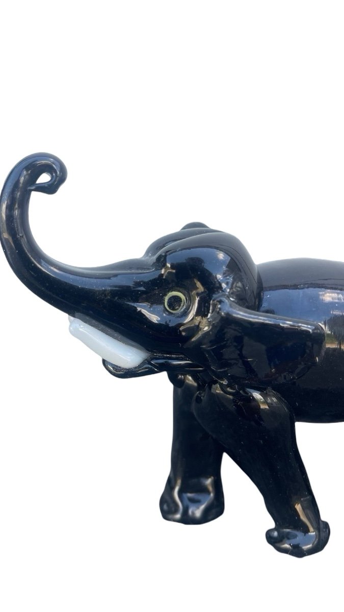 Black Glass Elephant With Milk Glass Tusks. Toso.-photo-3