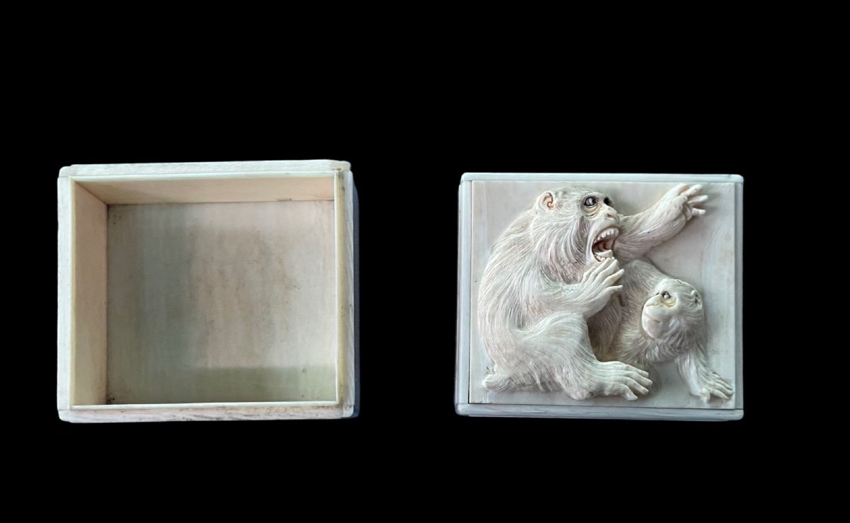 Ivory Box With Lid Engraved With Two Monkeys In High Relief. -photo-1