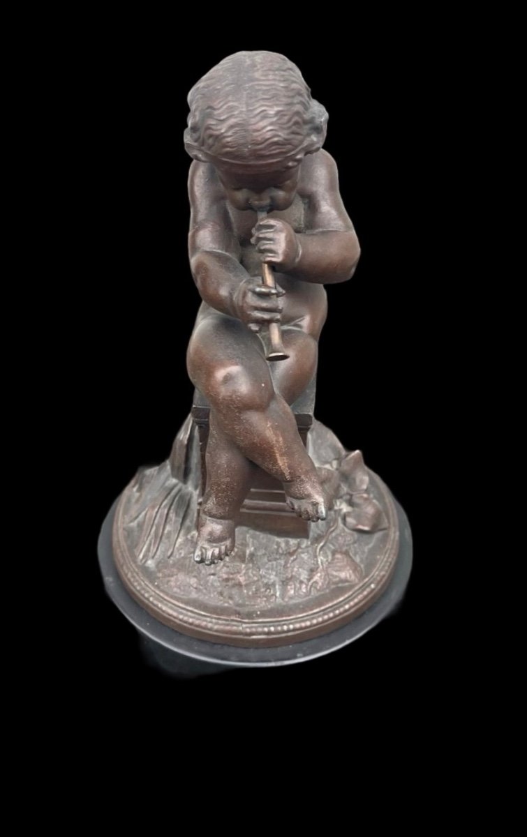 Petite Sculpture En Bronze Représentant Un Putto Jouant De La Flûte. -photo-2