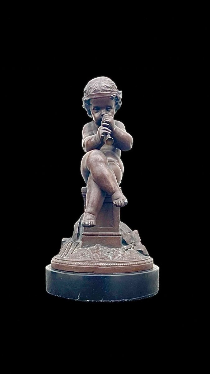 Petite Sculpture En Bronze Représentant Un Putto Jouant De La Flûte. -photo-1