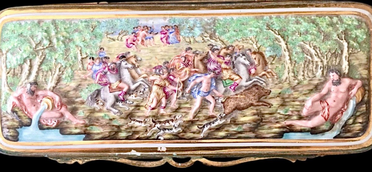 Boîte En Porcelaine Polychrome Et Bronze à Décor De Bas-relief à Décor De Scènes Néoclassiques -photo-2