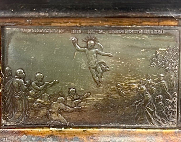 Bas-relief En Corne Avec Cadre En Bois Représentant l'Ascension Du Christ -photo-2