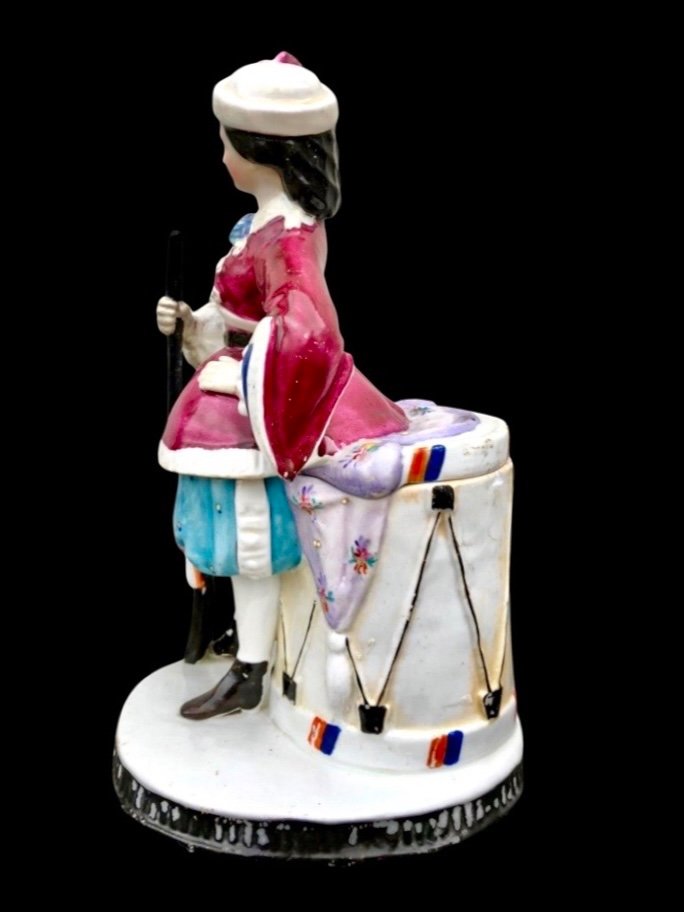 Boîte à Tabac En Porcelaine à Figure Féminine Avec Fusil Et Tambour-photo-3