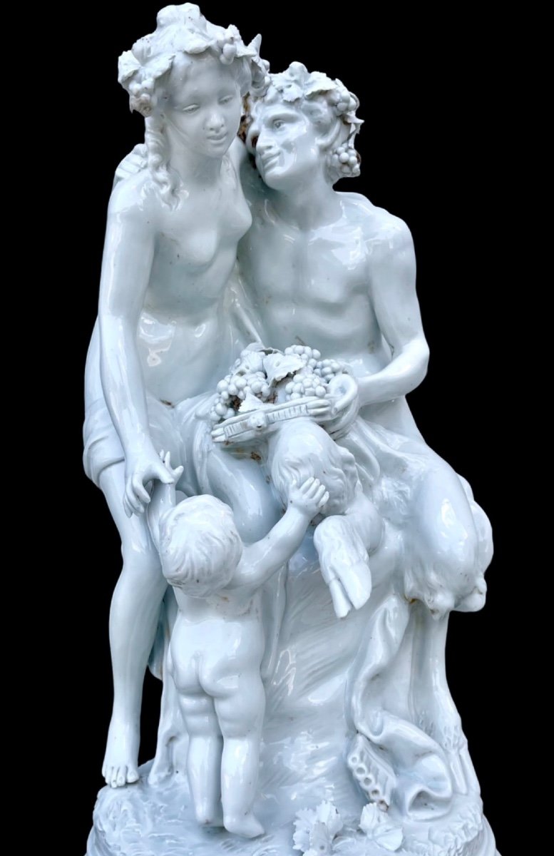 Grand Groupe Sculptural En Porcelaine (rocher Bâtard) Représentant Un Faune Et Une Nymphe -photo-2