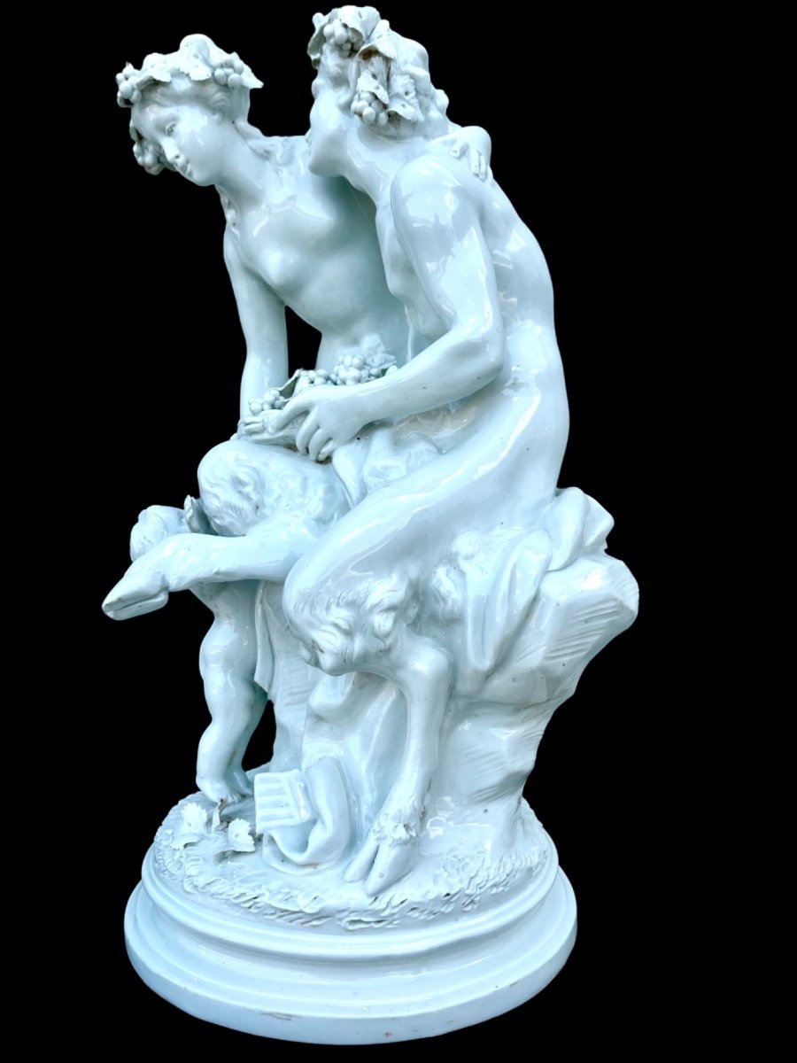 Grand Groupe Sculptural En Porcelaine (rocher Bâtard) Représentant Un Faune Et Une Nymphe 