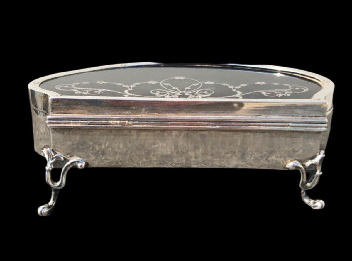 Art Nouveau Four-legged Silver And Tortoiseshell Box With Floral Inlays. -photo-4