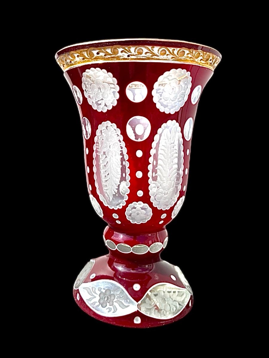 Glass Cup In Jacketed Glass With Bubbles And Stylised Plant Motifs And Gold. -photo-3