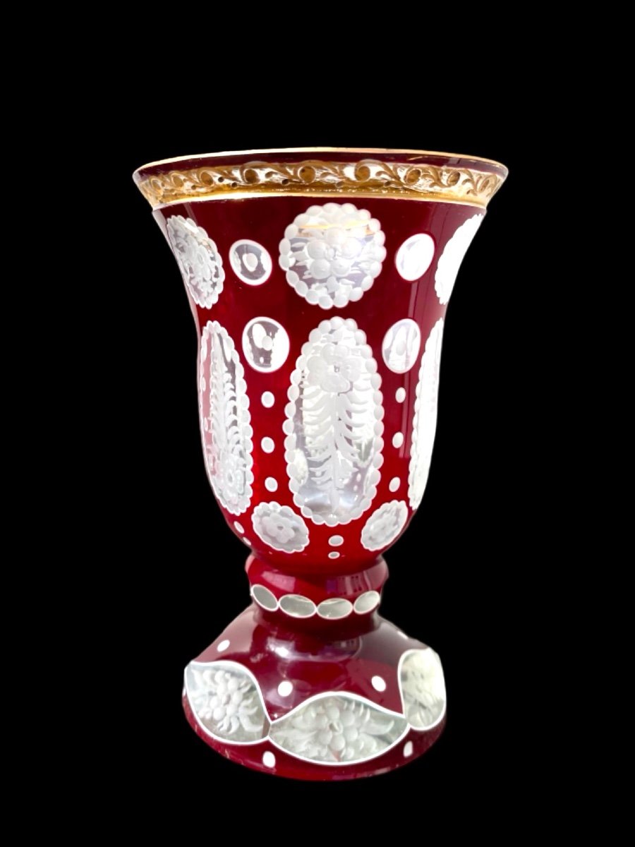 Glass Cup In Jacketed Glass With Bubbles And Stylised Plant Motifs And Gold. -photo-4