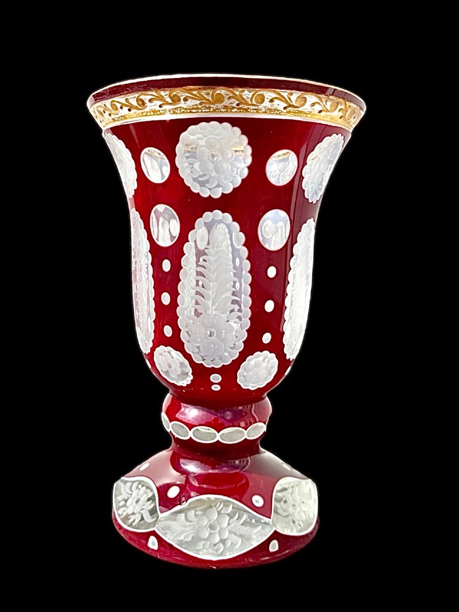 Glass Cup In Jacketed Glass With Bubbles And Stylised Plant Motifs And Gold. 