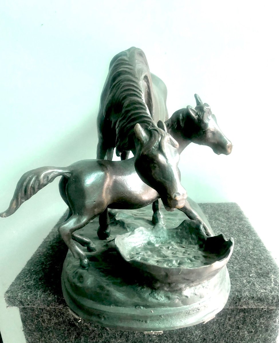 Bronze Sculpture Depicting A Mare With Foal And A Manger -photo-2