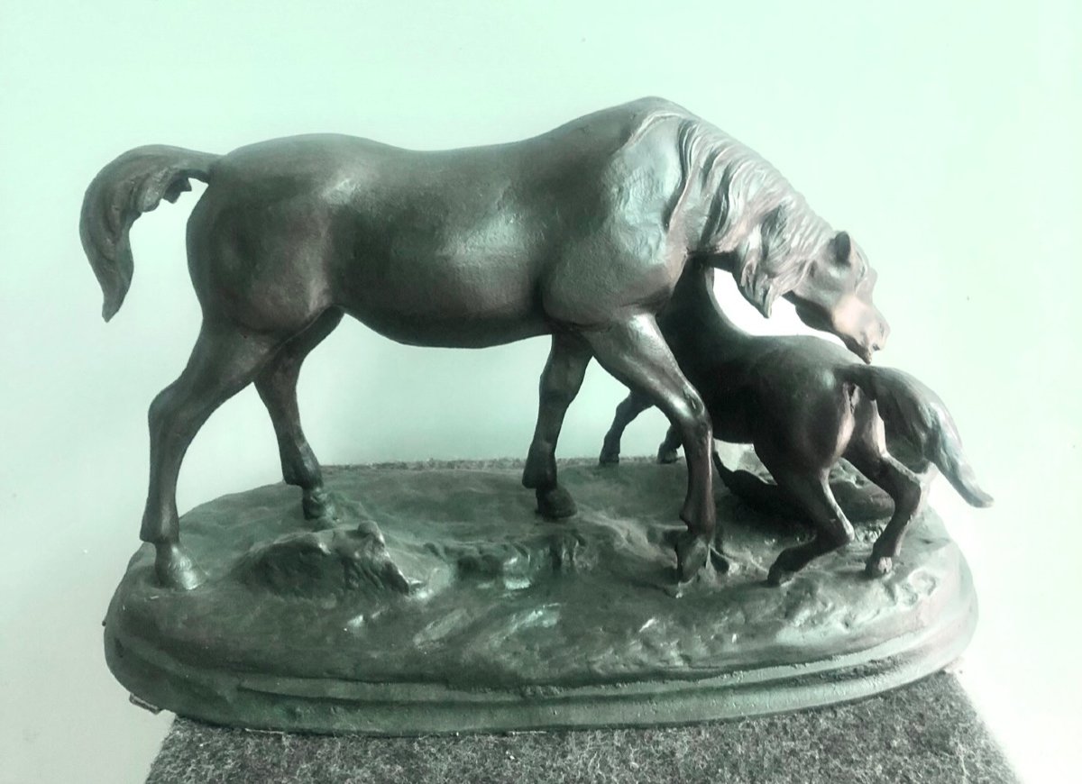 Bronze Sculpture Depicting A Mare With Foal And A Manger -photo-3