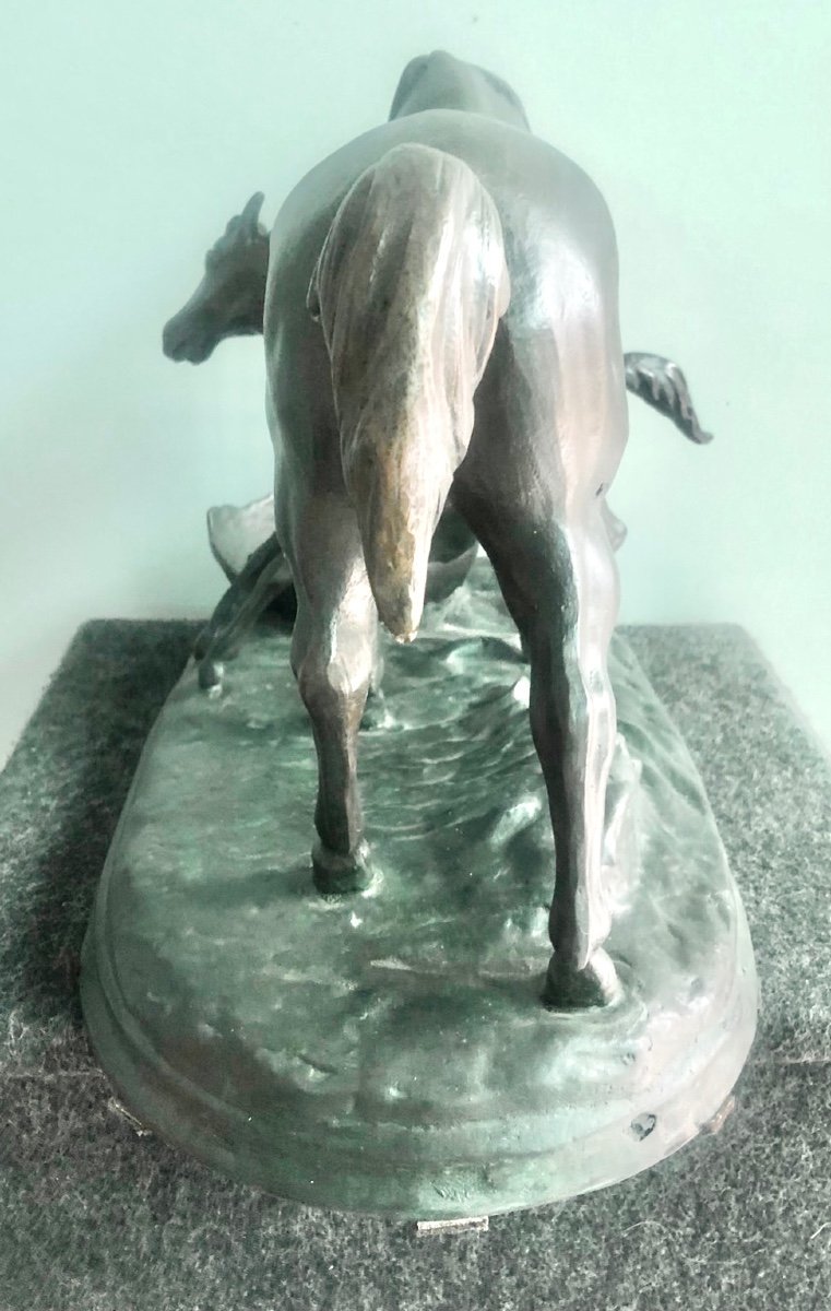 Bronze Sculpture Depicting A Mare With Foal And A Manger -photo-1