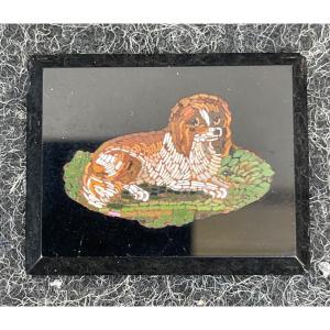 Micromosaïque Rectangulaire Avec Figure De Chien. 