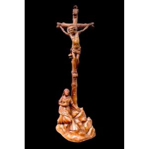 Small Boxwood Sculpture Depicting Christ On The Cross And Magdalene. 