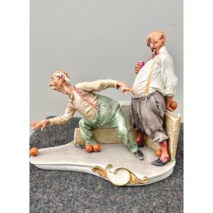 Sculpture Caricaturale En Porcelaine Représentant Des Joueurs De Boules 