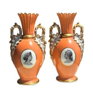 Paire De Vases En Porcelaine De Paris" XIX ème Siècle