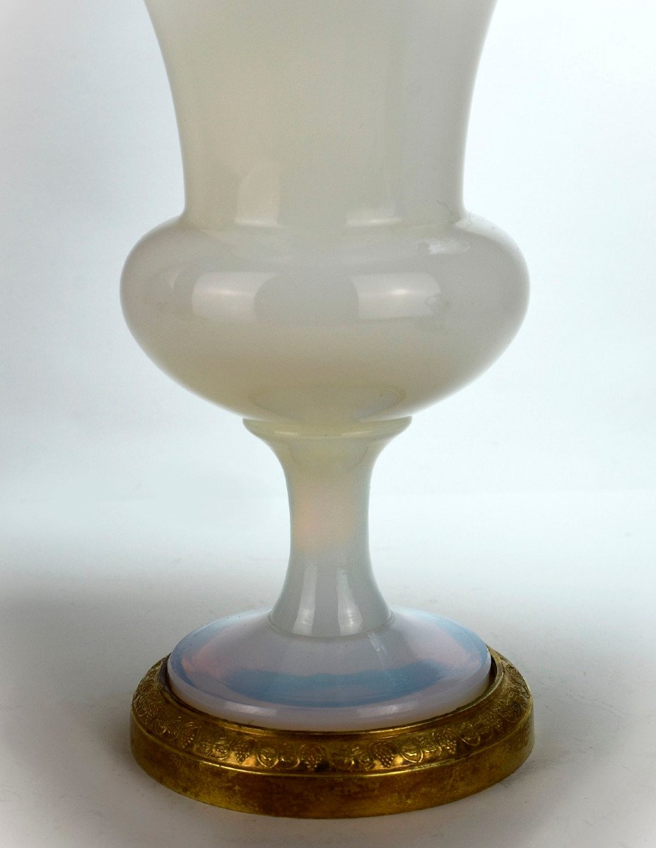 Medici Vase In Opal Crystal. Nineteenth Century-photo-1