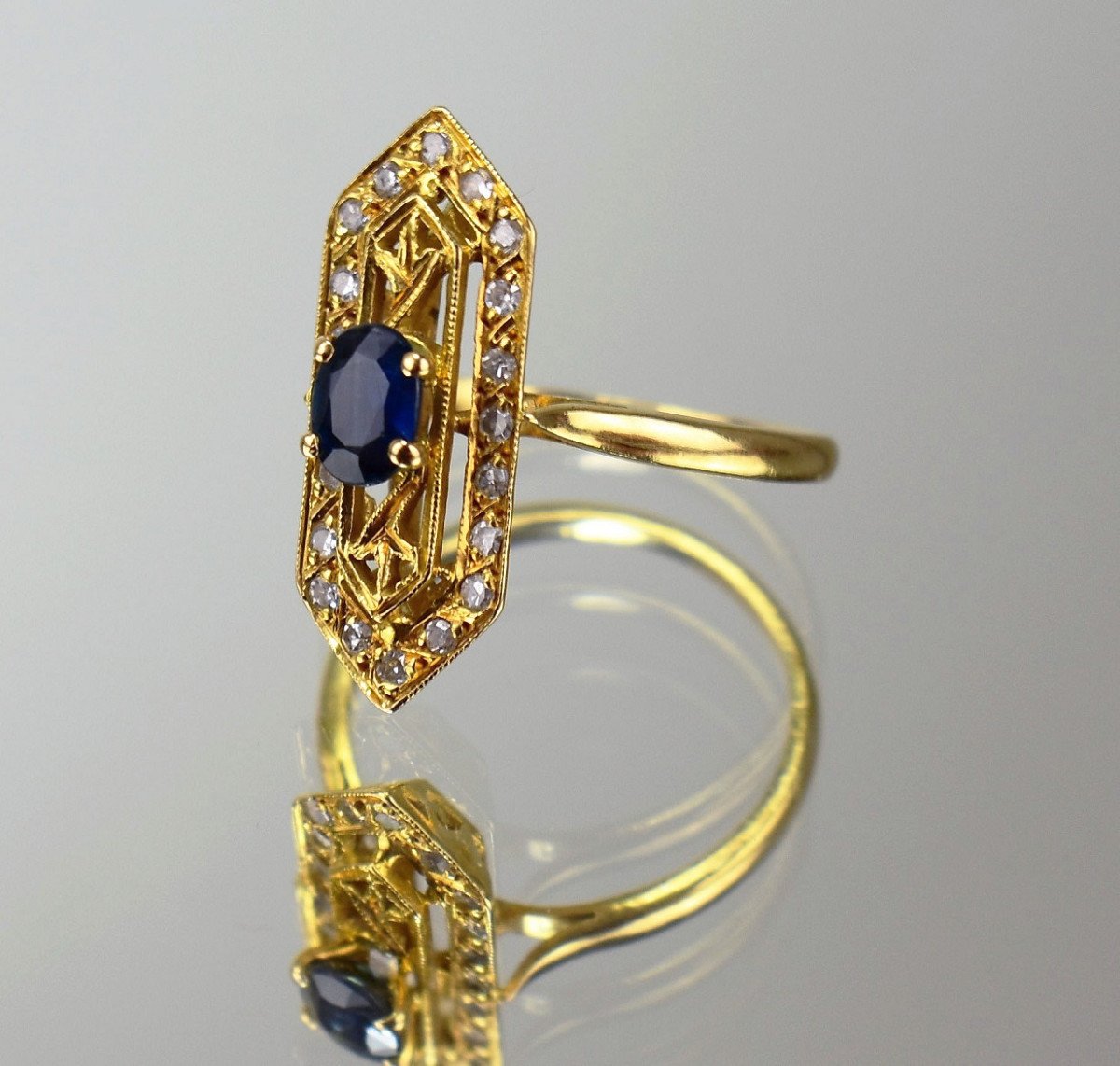 Gold Ring With Sapphire And Diamonds-photo-1