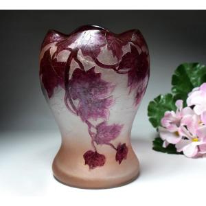 Vase En Verre Modèle Montceau. Legras
