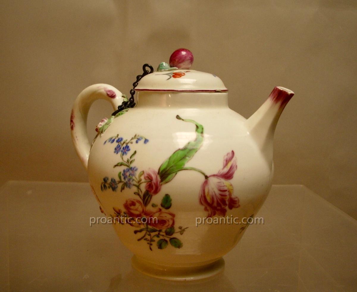 Teapot, Mennecy, 18th Century.-photo-1