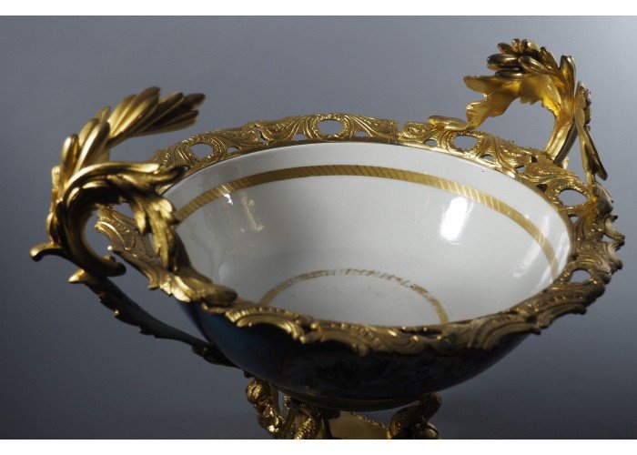 Grande coupe en porcelaine, monture en bronze doré - style SEVRES-photo-5