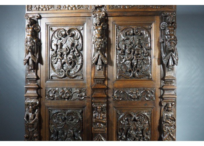 Carved Wood Cabinet - The Return - 17th-photo-5