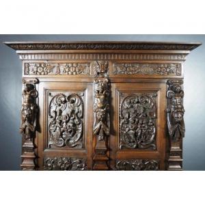 Cabinet en bois sculpté 17ème siècle