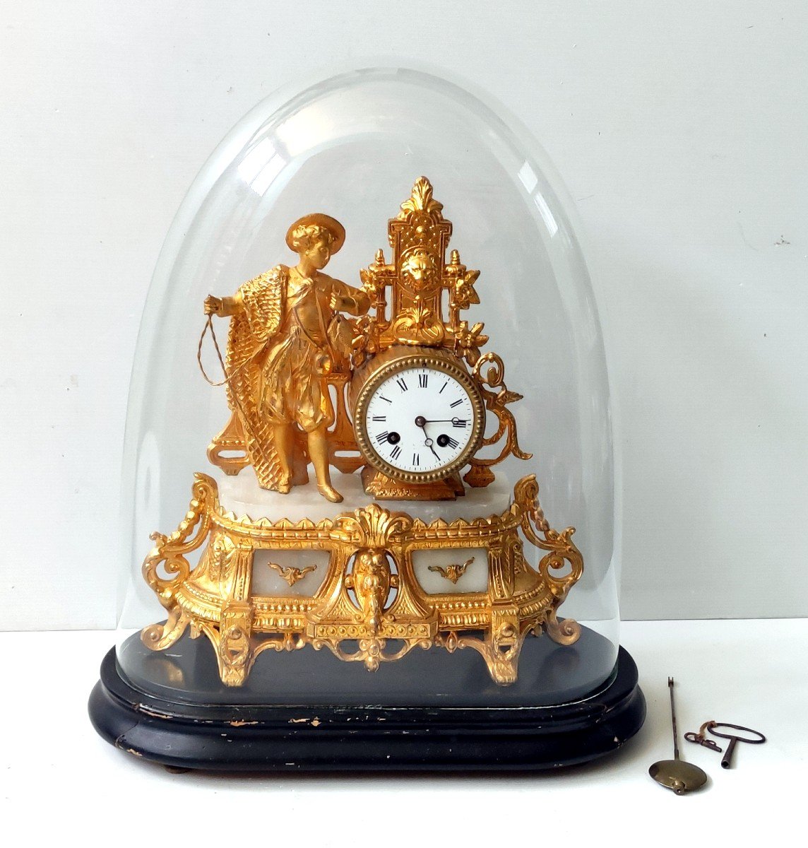 Horloge Pendule Pecheur Regule Dore Et Albatre Blanc Globe En Verre Souffle XIXè