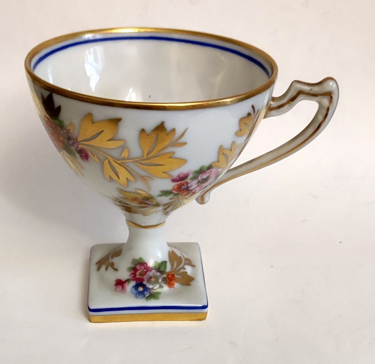 Tasse A Moka Sur Pied Porcelaine Limoges Signe Ribes Decor Floral Rehausse Email-photo-3