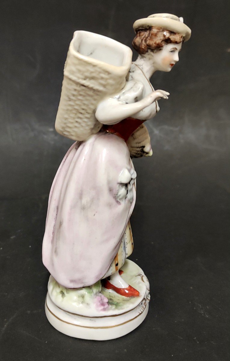 Statuette Femme Au Panier Porcelaine N Capodimonte Italie Décor Peint Main Ancienne-photo-4