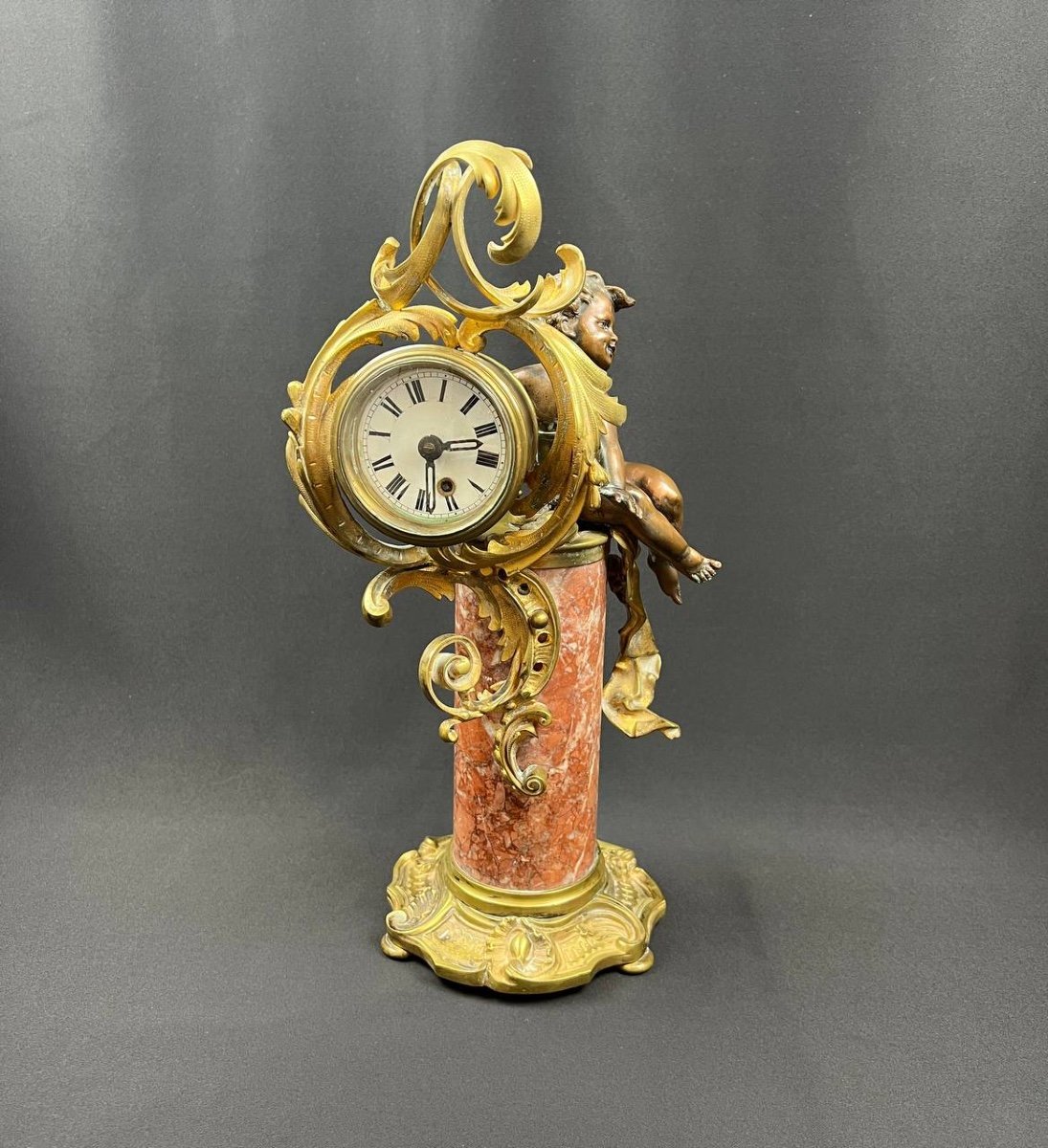 Pendulum Clock With Decor Of A Love In Bronze In Red Marble -photo-1