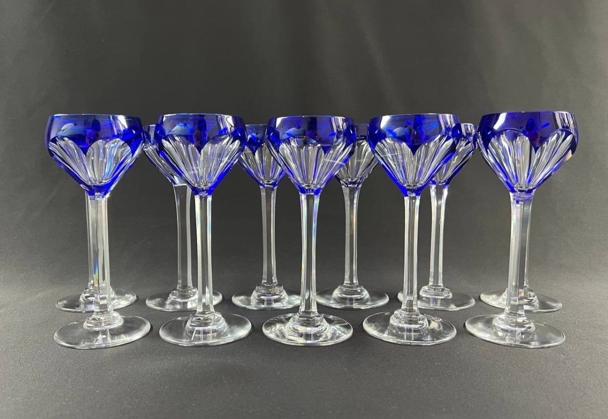 Saint Louis: 11 Verres à Vin En Cristal Overlay Bleu, Modèle Bristol.