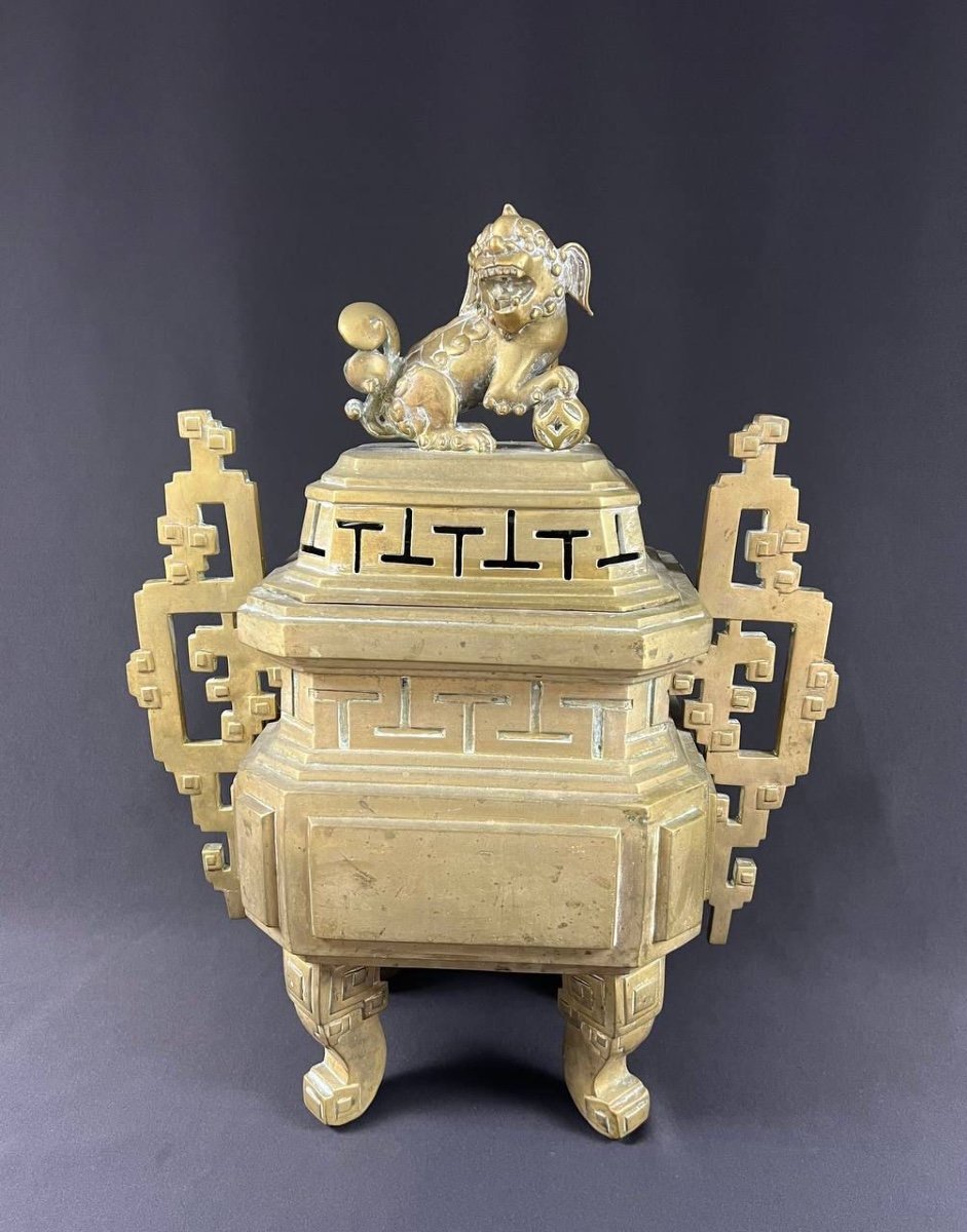 Chine, XIXe Siècle. Brûle-parfum Couvert En Bronze