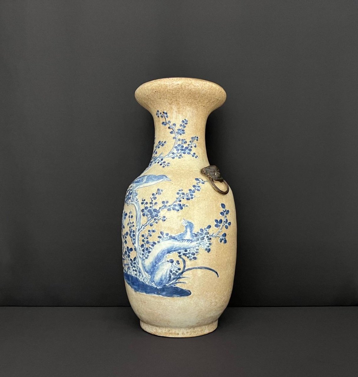 Chine. Nankin. Vase à Décor En Relief d'Oiseaux-photo-2