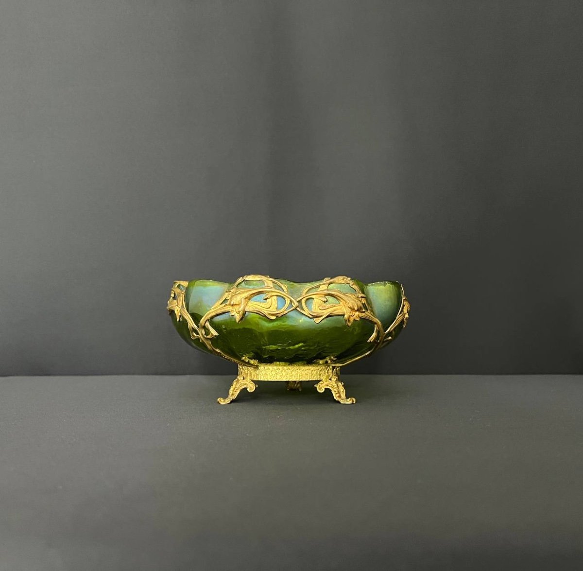 Iridescent Glass Floriform Cup. Loetz, Attributed To. Circa 1900-photo-3