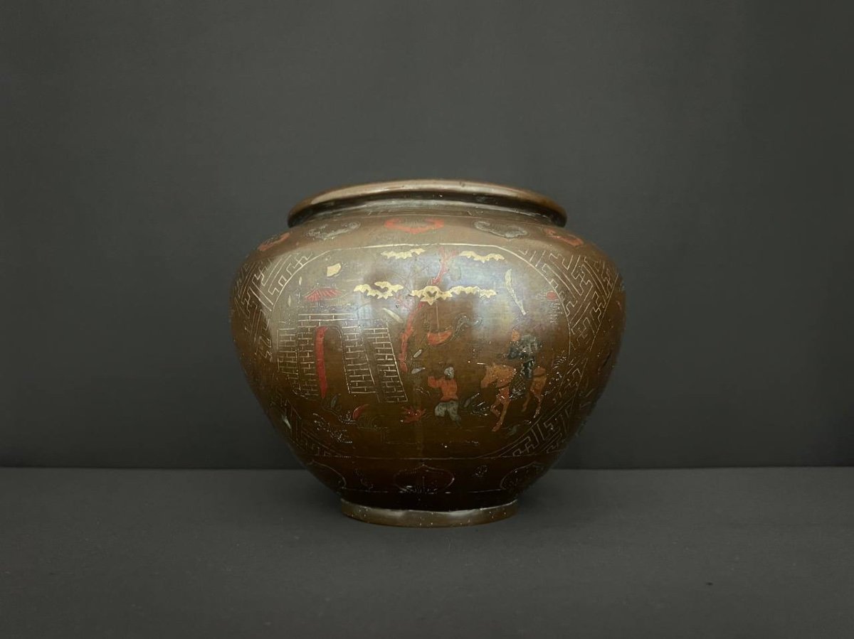 Chine Du Sud Ou Vietnam. Vase En Bronze à Décor Incrusté De Métal. XIX Siècle.