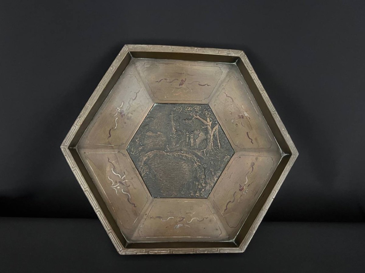 China. Octagonal Bronze Tray With Silver Inlaid Decoration.-photo-2