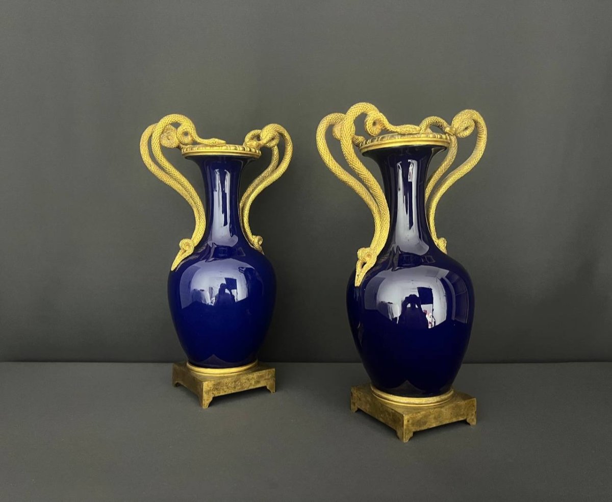 Paire De Vases En Porcelaine Bleu De Sèvres Et Bronze Doré-photo-2